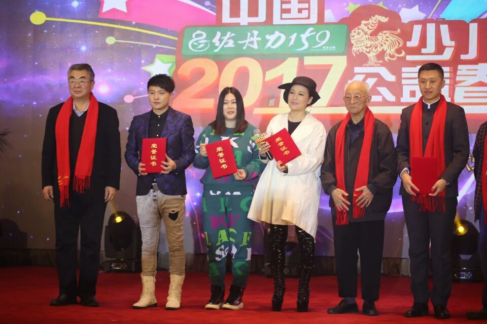 張紹飛《那些年你還記得嗎》溫情唱響多臺春晚
