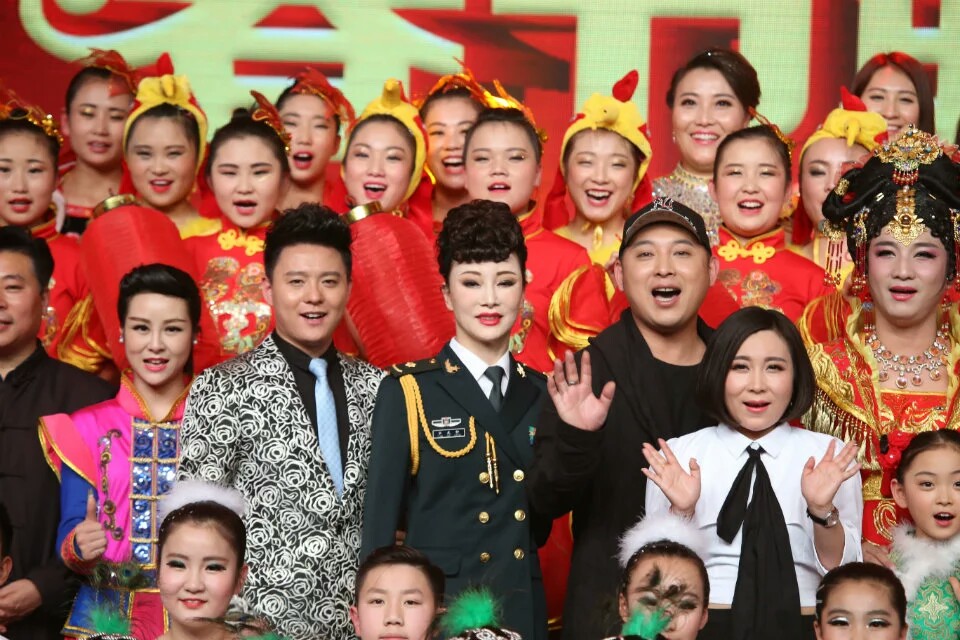 張紹飛《那些年你還記得嗎》溫情唱響多臺春晚