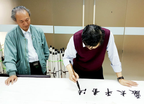 嚴太平：翰墨警魂路 瀟灑寫人生