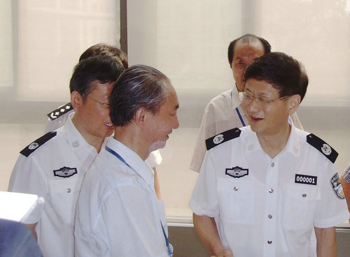 嚴太平：翰墨警魂路 瀟灑寫人生