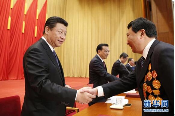 習(xí)近平號(hào)召“以勞動(dòng)為榮”：激勵(lì)勞動(dòng)者，托舉中國(guó)夢(mèng)