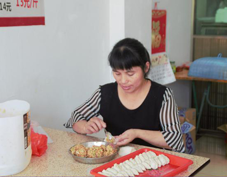 精準扶貧，母親先行
