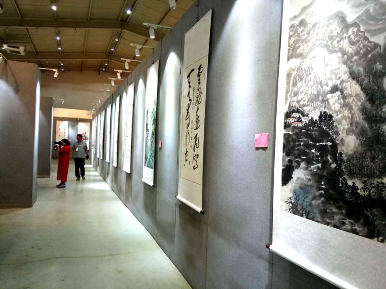 中華靳氏第二屆書(shū)畫(huà)藝術(shù)研討會(huì)書(shū)畫(huà)展在北京召開(kāi)