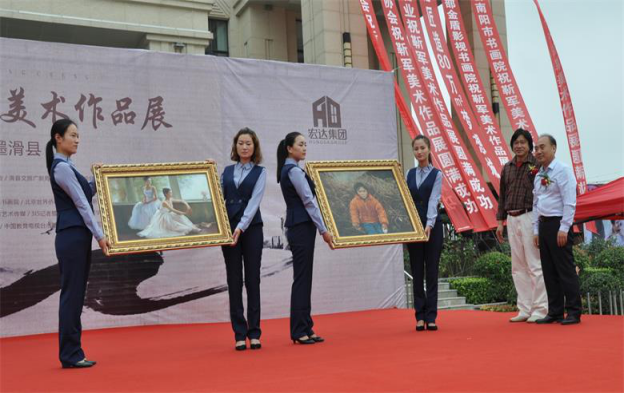 圓夢路上——靳軍美術作品展在滑縣舉辦
