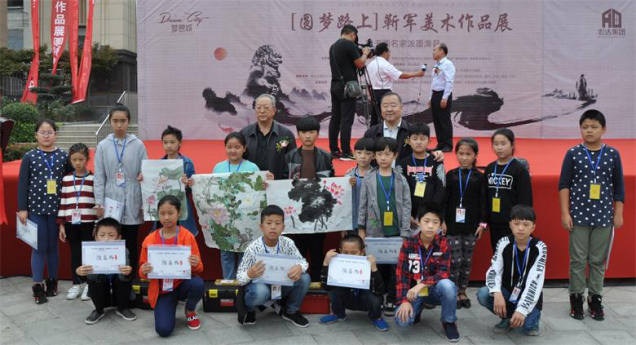 圓夢路上——靳軍美術作品展在滑縣舉辦