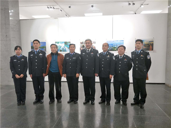 貴州：179件書畫攝影作品扮靚“林城警營”