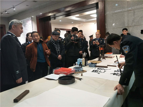 貴州：179件書畫攝影作品扮靚“林城警營”