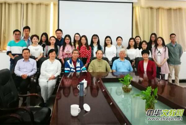 微型小說進(jìn)大學(xué)——凌鼎年在南昌大學(xué)做講座