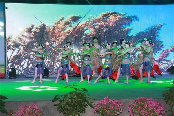 襄州區慶祝首屆“中國農民豐收節” 黃集鎮人民載歌載舞慶豐收