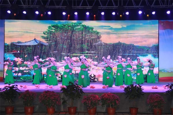 襄州區慶祝首屆“中國農民豐收節” 黃集鎮人民載歌載舞慶豐收