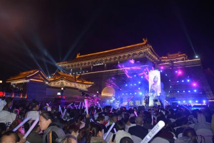 張羽莀演唱會(huì)平易近人 攜《面子》歸來
