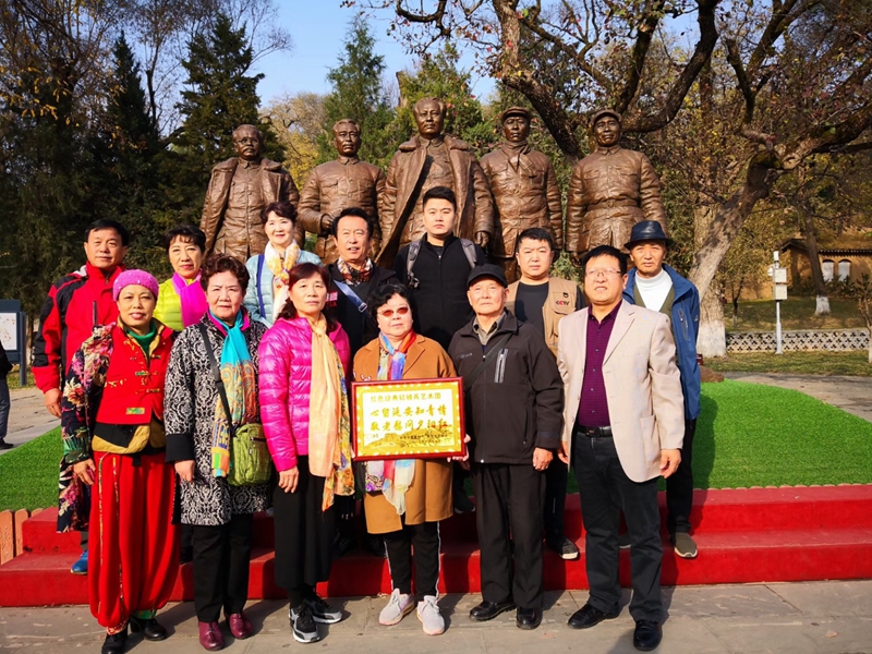 CCTⅤ欄目運營總監(jiān)劉嘉有，帶隊紅色經(jīng)典輕騎兵藝術(shù)團延安行