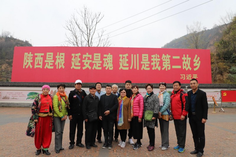 CCTⅤ欄目運營總監(jiān)劉嘉有，帶隊紅色經(jīng)典輕騎兵藝術(shù)團延安行