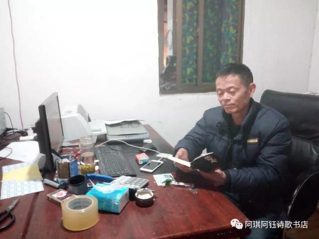 感動|貴州80后北漂詩人 十日六千里走單騎 只為帶遇害父親回故鄉