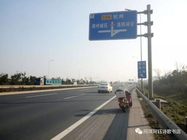 感動|貴州80后北漂詩人 十日六千里走單騎 只為帶遇害父親回故鄉