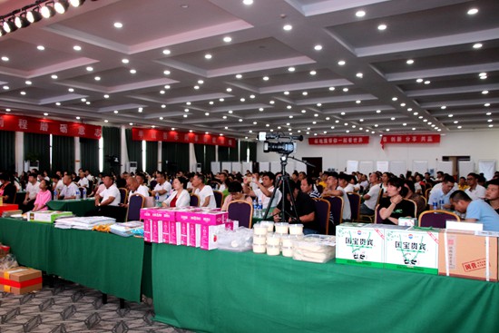 極地鷹中原區(qū)新店開業(yè)暨“功守道”全國功夫總決賽新聞發(fā)布會在鄭召開