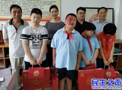 “圣錦緣”愛心人士給柯橋區育才學校“星孩”孩子送去關懷和