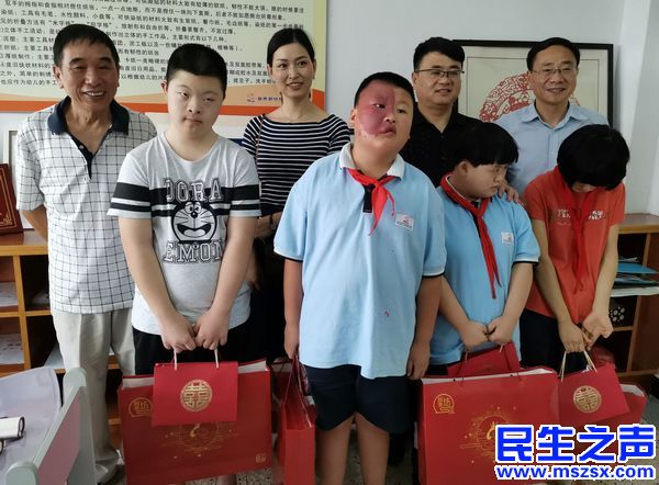 “圣錦緣”愛心人士給柯橋區育才學校“星孩”孩子送去關懷和溫暖