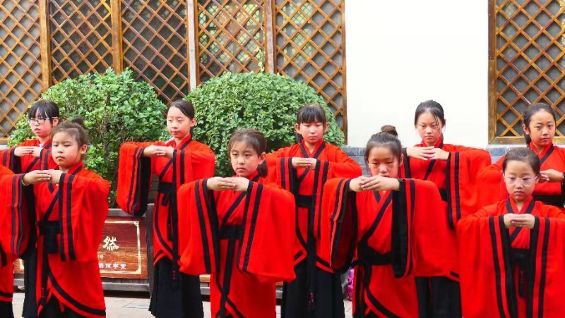 中聯潤騏教育國學研修營獻禮祖國70華誕