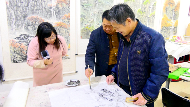 書畫家葉長福辦農民書畫夜校三年多, 義務為村民教授書畫課