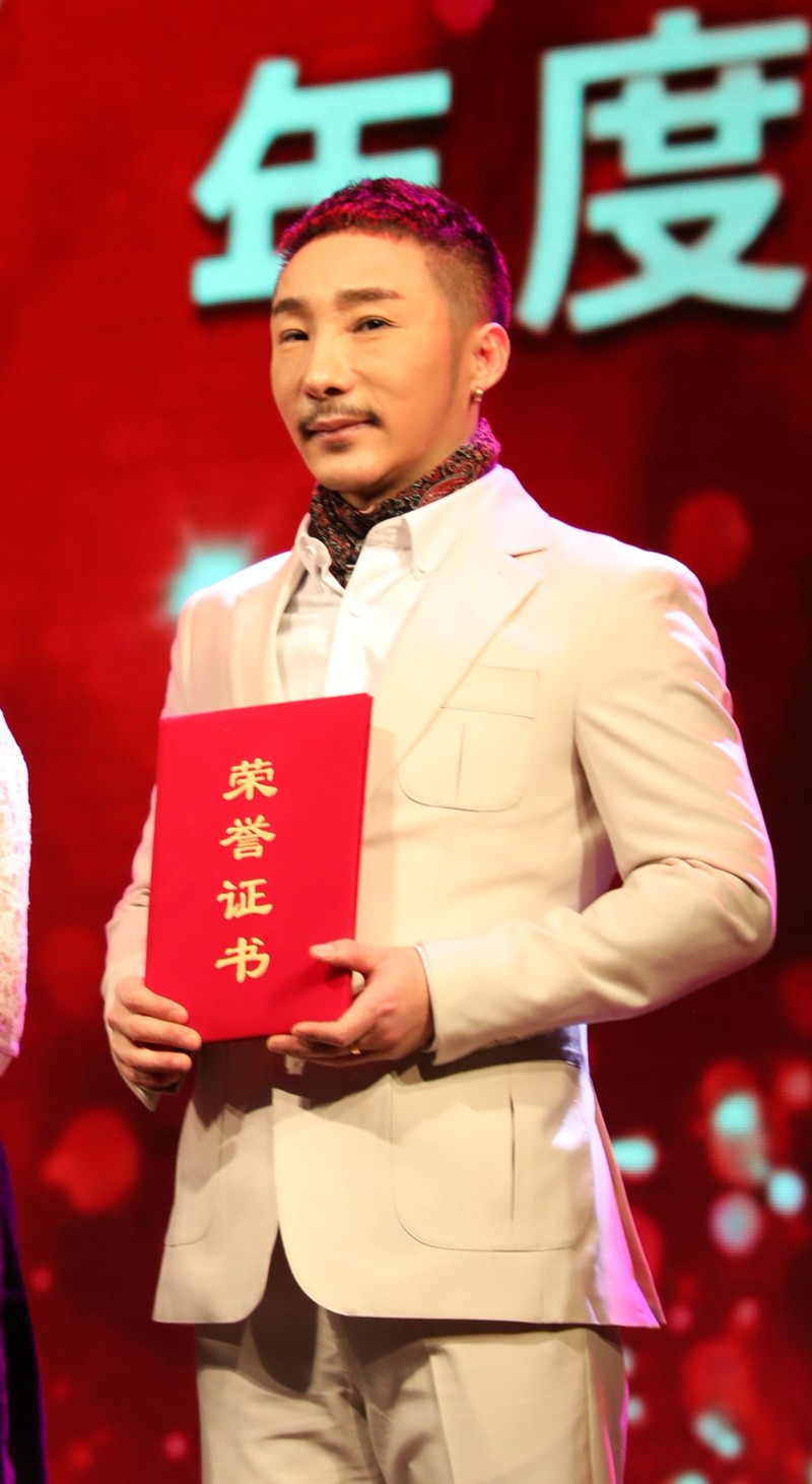 歌唱家齊航榮獲“年度榜樣人物”光榮稱號