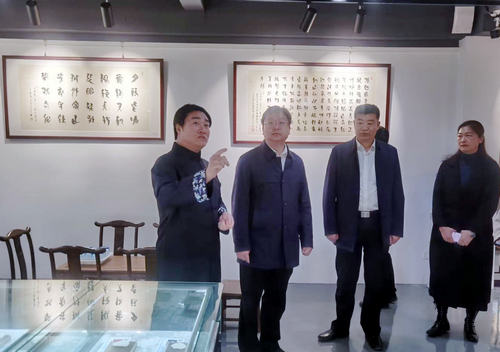 海安市市長譚真一行到蘇隅美術館調研 海安市市長譚真一行到蘇隅美術館調研
