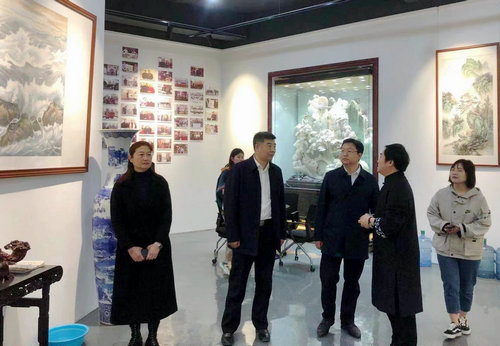 海安市市長譚真一行到蘇隅美術館調研 海安市市長譚真一行到蘇隅美術館調研