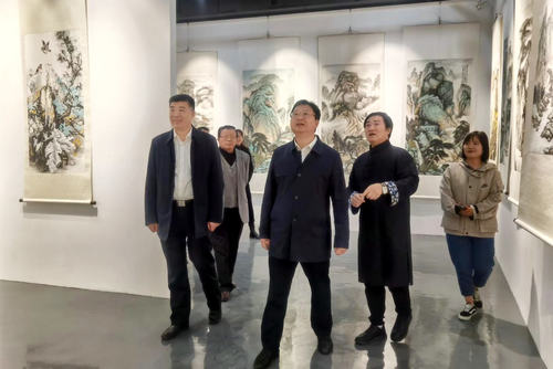 海安市市長譚真一行到蘇隅美術館調研 海安市市長譚真一行到蘇隅美術館調研