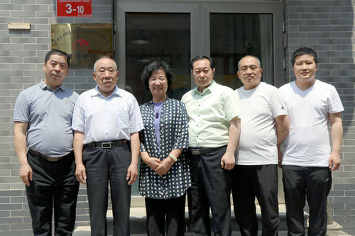 中醫藥文化工作委員會一行應邀參觀“太歲”研發基地