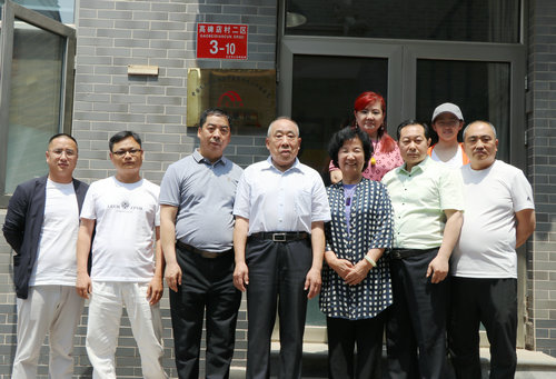 中醫藥文化工作委員會一行應邀參觀“太歲”研發基地