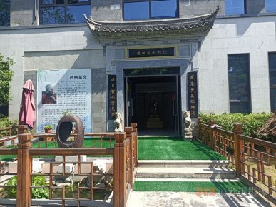 采石磯翠螺山下遲明藝術館