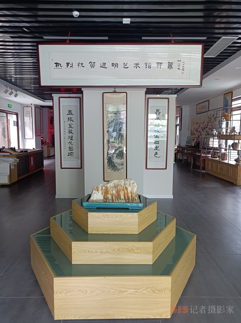 采石磯翠螺山下遲明藝術館