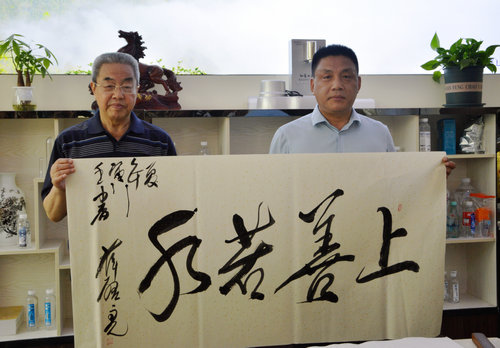 安徽硒泰食品有限公司與周總理扮演者趙誠(chéng)祥簽約品牌形象代言?xún)x式在仙寓山舉行