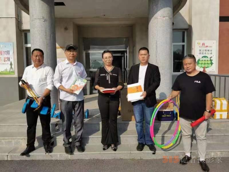 “讓愛成長 秋日愛心”——《奉天詩刊》愛心公益進校園 “讓愛成長 秋日愛心”——《奉天詩刊》愛心公益進校園
