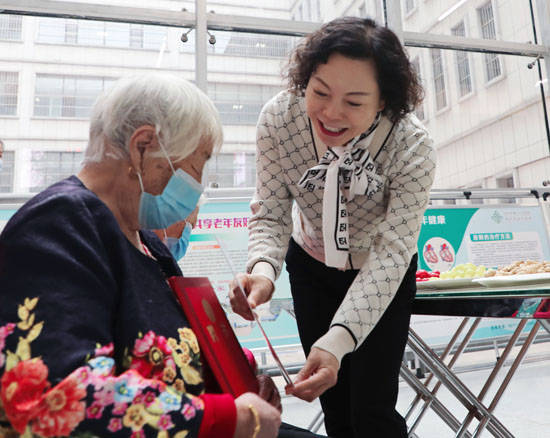 鄭州市第九人民醫院：“敬老月”為長壽老人送去溫暖與關愛