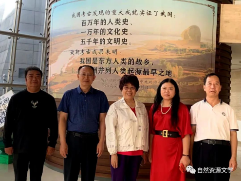 周習(xí)紀實文學(xué)《碧海金灘北戴河》出版發(fā)行