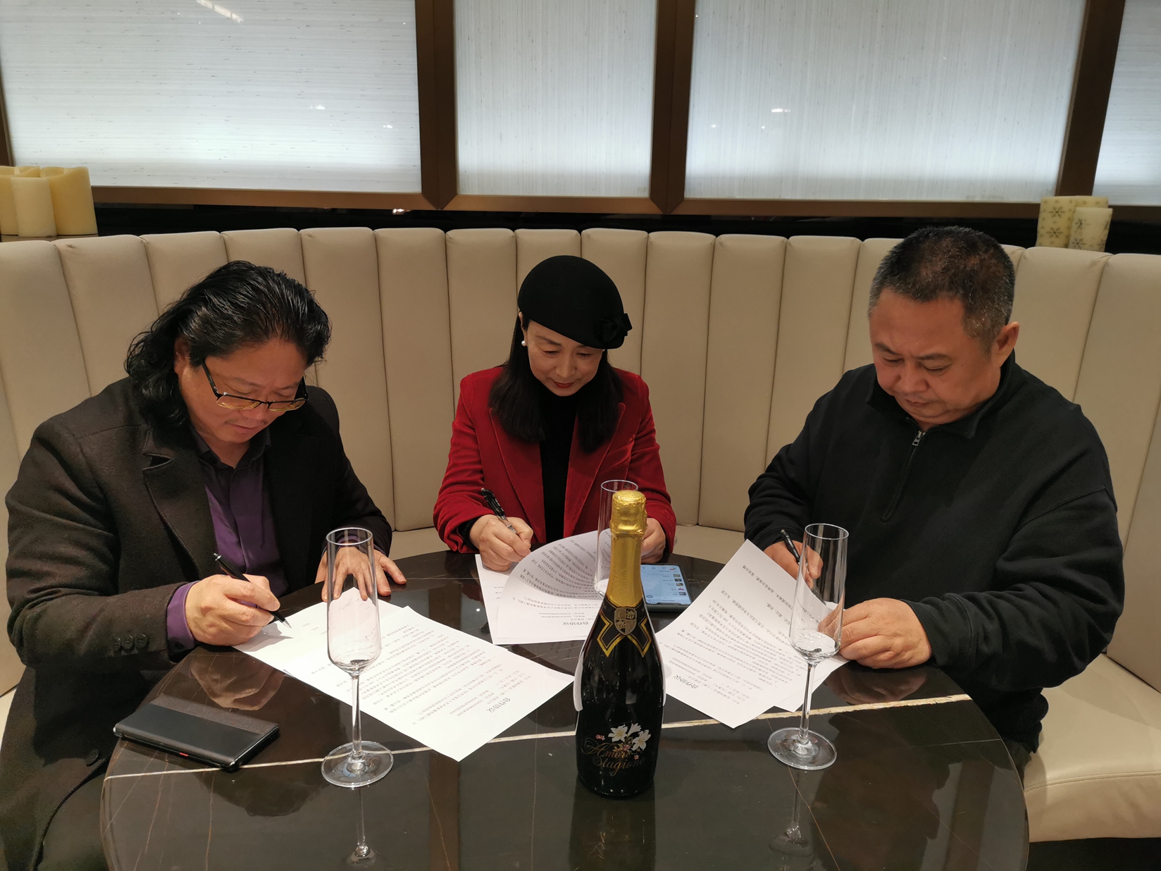 好萊塢中國打造“世界百強名人藝術家影像拍攝工程＂今天正式簽約