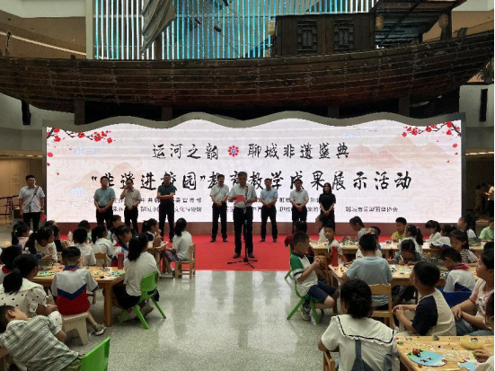 運河之韻:聊城非遺盛典——“非遺進校園”教育教學成果展示活動成功舉辦 運河之韻:聊城非遺盛典——“非遺進校園”教育教學成果展示活動成功舉辦