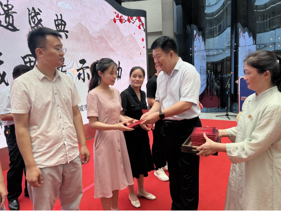 運河之韻:聊城非遺盛典——“非遺進校園”教育教學成果展示活動成功舉辦 運河之韻:聊城非遺盛典——“非遺進校園”教育教學成果展示活動成功舉辦