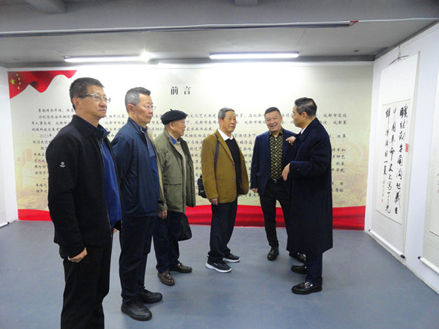 紀(jì)念延安雙擁運(yùn)動(dòng)80周年全國(guó)名家書畫作品展在成都開幕