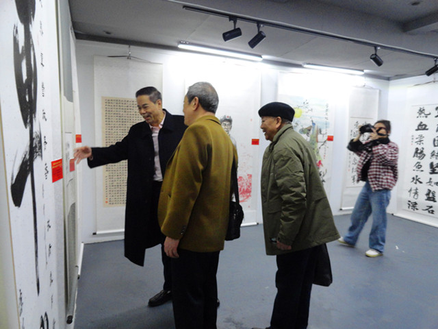 紀(jì)念延安雙擁運(yùn)動(dòng)80周年全國(guó)名家書畫作品展在成都開幕