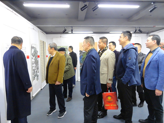 紀(jì)念延安雙擁運(yùn)動(dòng)80周年全國(guó)名家書畫作品展在成都開幕