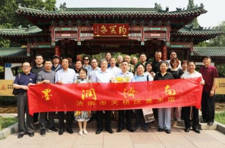 香港衛視總臺國際書畫研究院攜手多家機構舉辦“墨潤濟南”藝