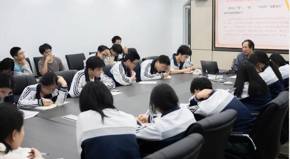 詩人作家、書法家靳新國談寫作的奧秘