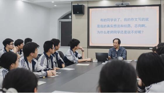 詩人作家、書法家靳新國談寫作的奧秘