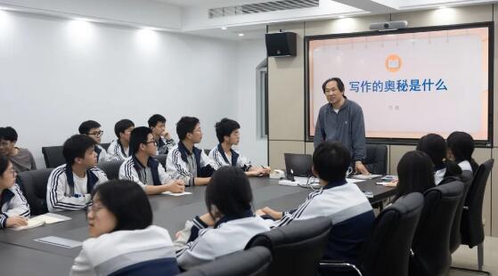 詩人作家、書法家靳新國談寫作的奧秘
