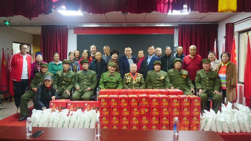 情系參戰(zhàn)老兵，盈潤惠民雨中為養(yǎng)老事業(yè)送溫暖