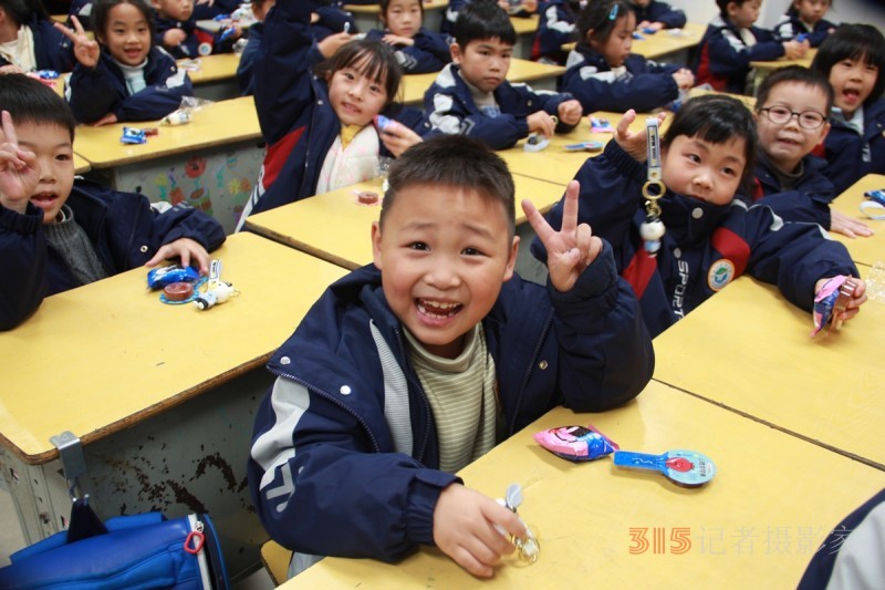 黃巖公安走進校園，為孩子們帶來生動形象的安全教育課