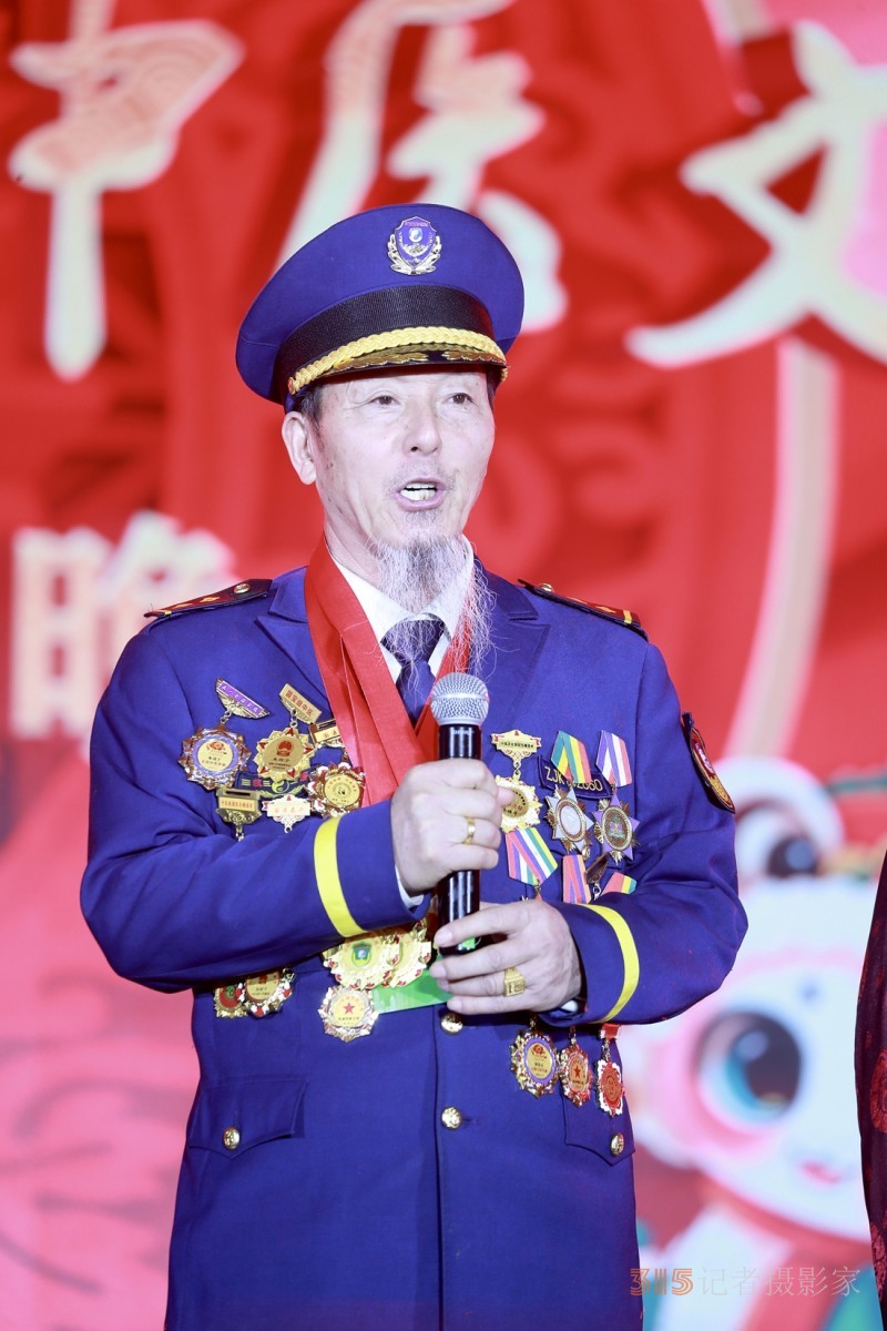 老中醫朱培于在 2025 第二屆中醫春晚分享從醫精神與初衷