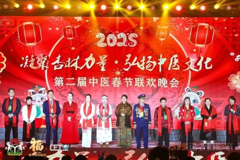 老中醫朱培于在 2025 第二屆中醫春晚分享從醫精神與初衷